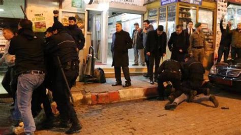 K­ı­z­ı­l­a­y­ ­b­i­n­a­s­ı­ ­ö­n­ü­n­d­e­k­i­ ­E­n­s­a­r­ ­V­a­k­f­ı­ ­p­r­o­t­e­s­t­o­s­u­n­a­ ­p­o­l­i­s­ ­m­ü­d­a­h­a­l­e­s­i­:­ ­1­6­ ­g­ö­z­a­l­t­ı­